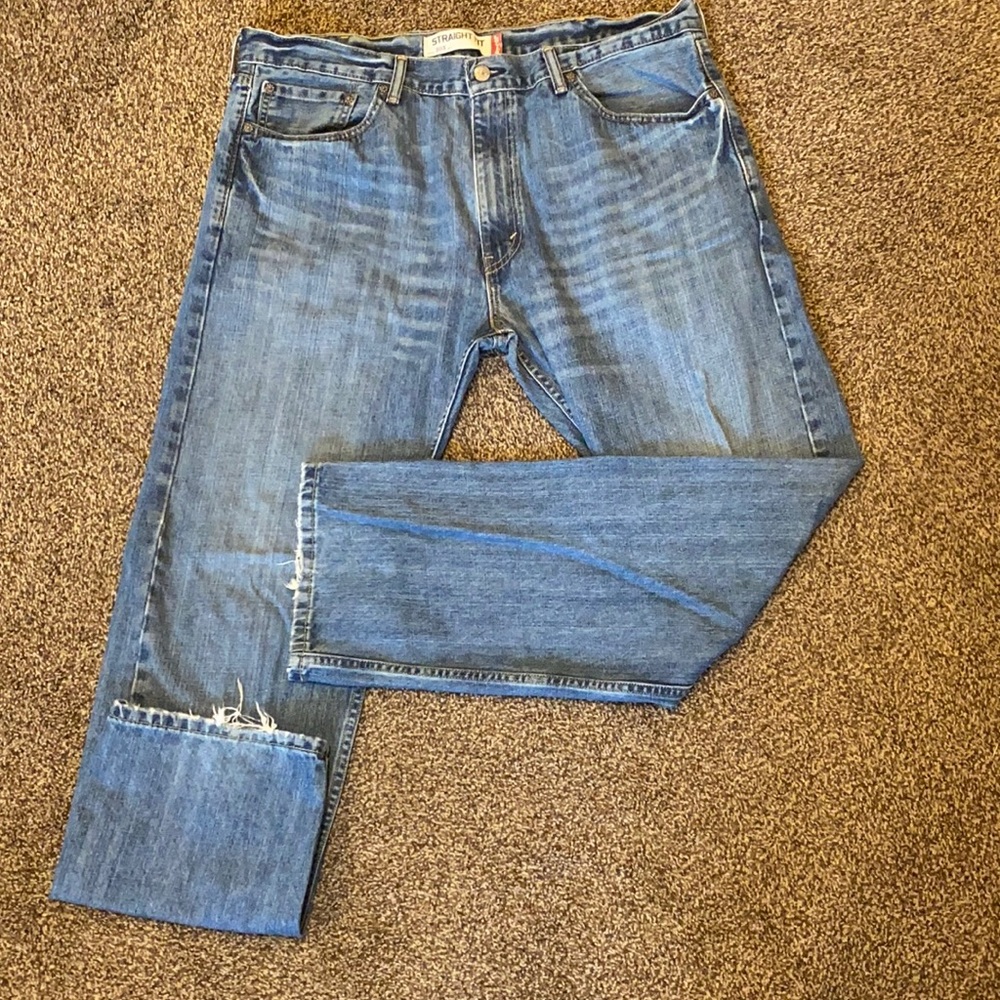 Men’s Levi straight leg jeans